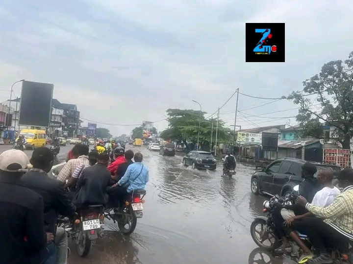 Kinshasa:l'avenue Kasabuvu délabrée,usagers et residents exposés quotidiennement  au pire