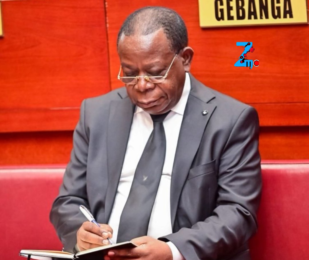 Sénat :Apres sa démission Bahati appelle au changement de mentalité