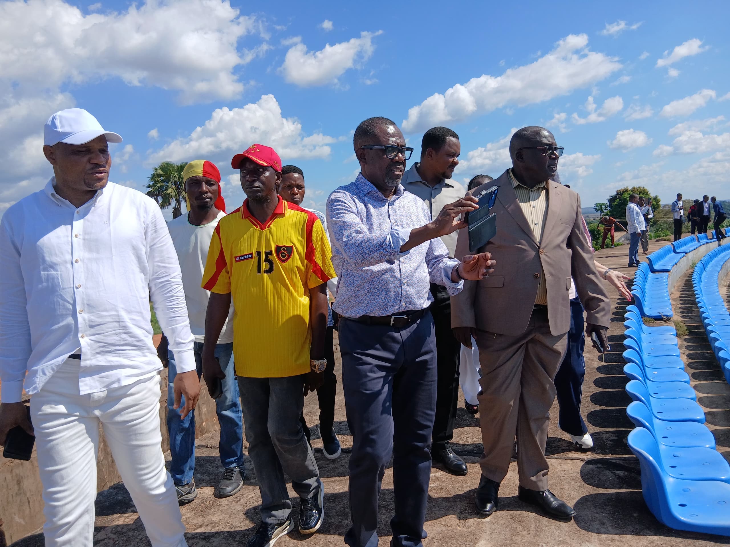 FECOFA : Véron Mosengo Omba en mission à Mbuji-Mayi pour préparer la refondation du football congolais