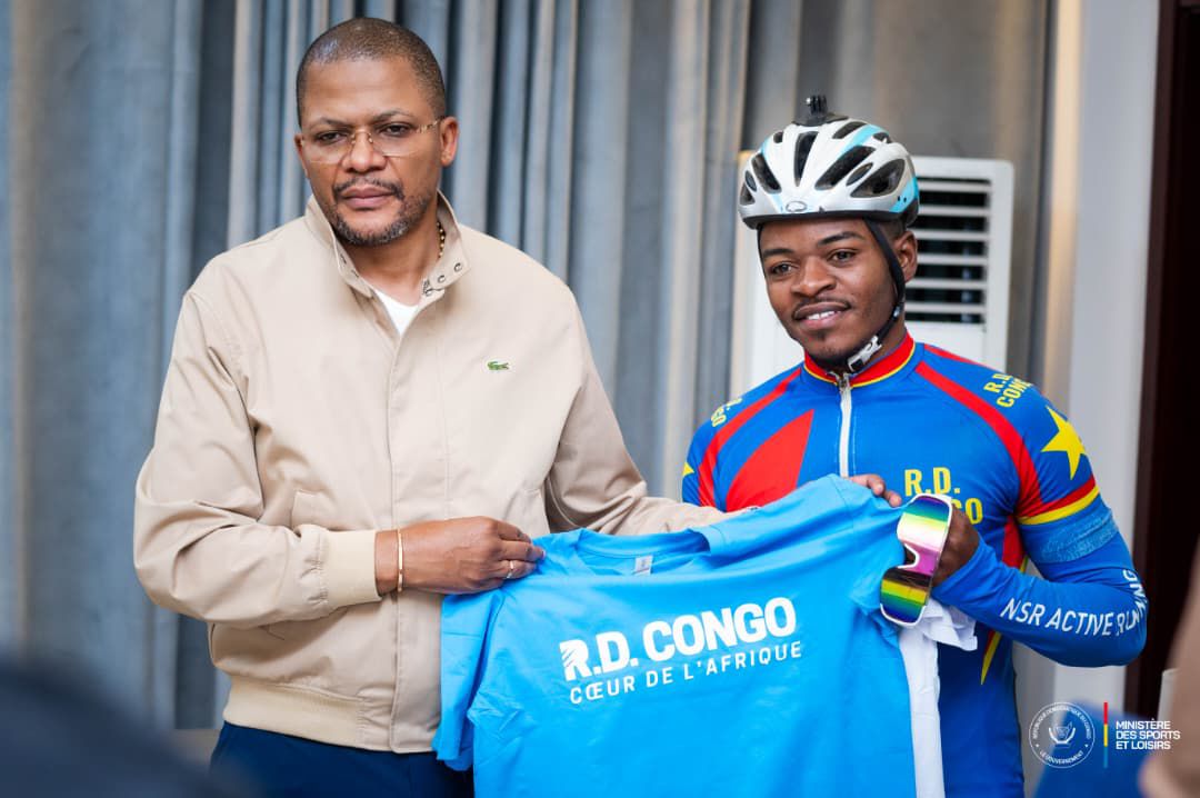 Cyclisme : Miguel MASAISAI poursuit son périple africain avec le soutien du ministre des sports et loisirs, Didier Budimbu