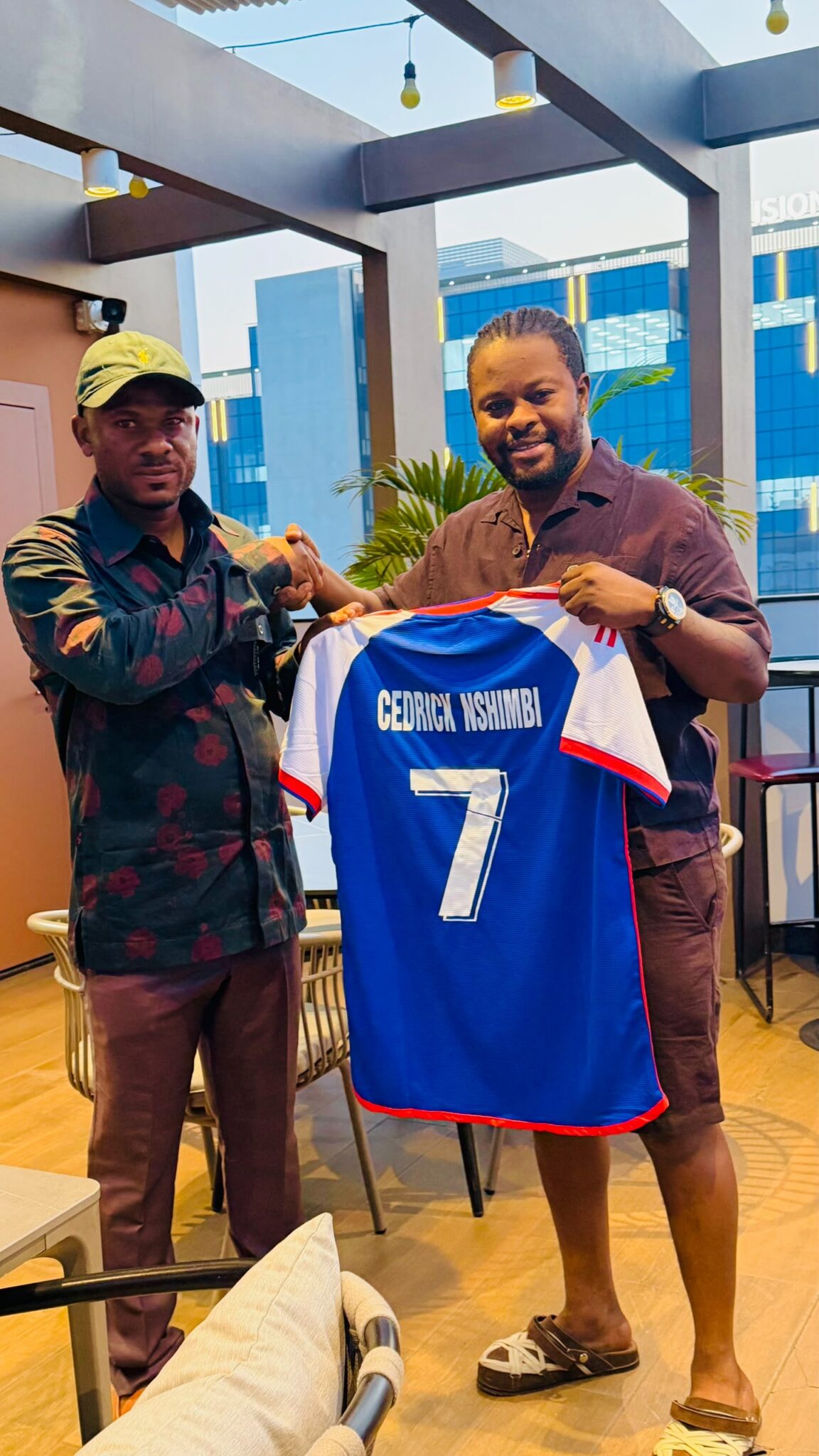 Mazembe–Lupopo : Cédric Nshimbi répond présent à l’invitation de Trésor Mputu